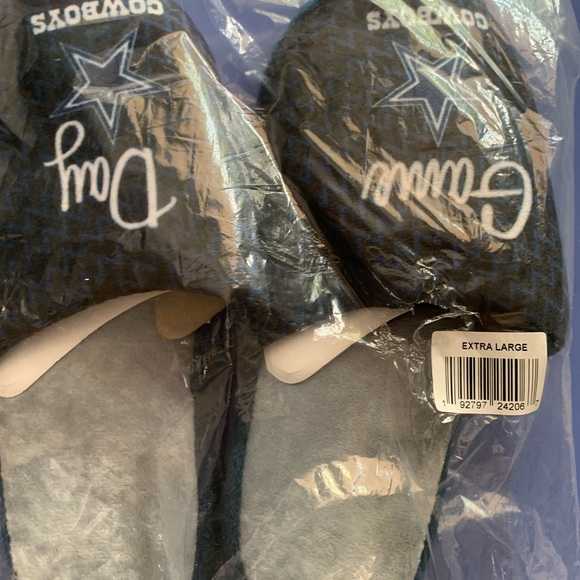 Dallas Cowboys bedroom slippers XL - Picture 3 of 3